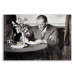 Mustafa Kemal Atatürk Yazı Yazarken Portre Tablosu - ATC125