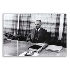 Mustafa Kemal Atatürk Koltukta Portre Tablosu - ATC126