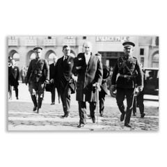 Mustafa Kemal Atatürk Palas Oteli'nin Önünde Portre Tablosu - ATC107
